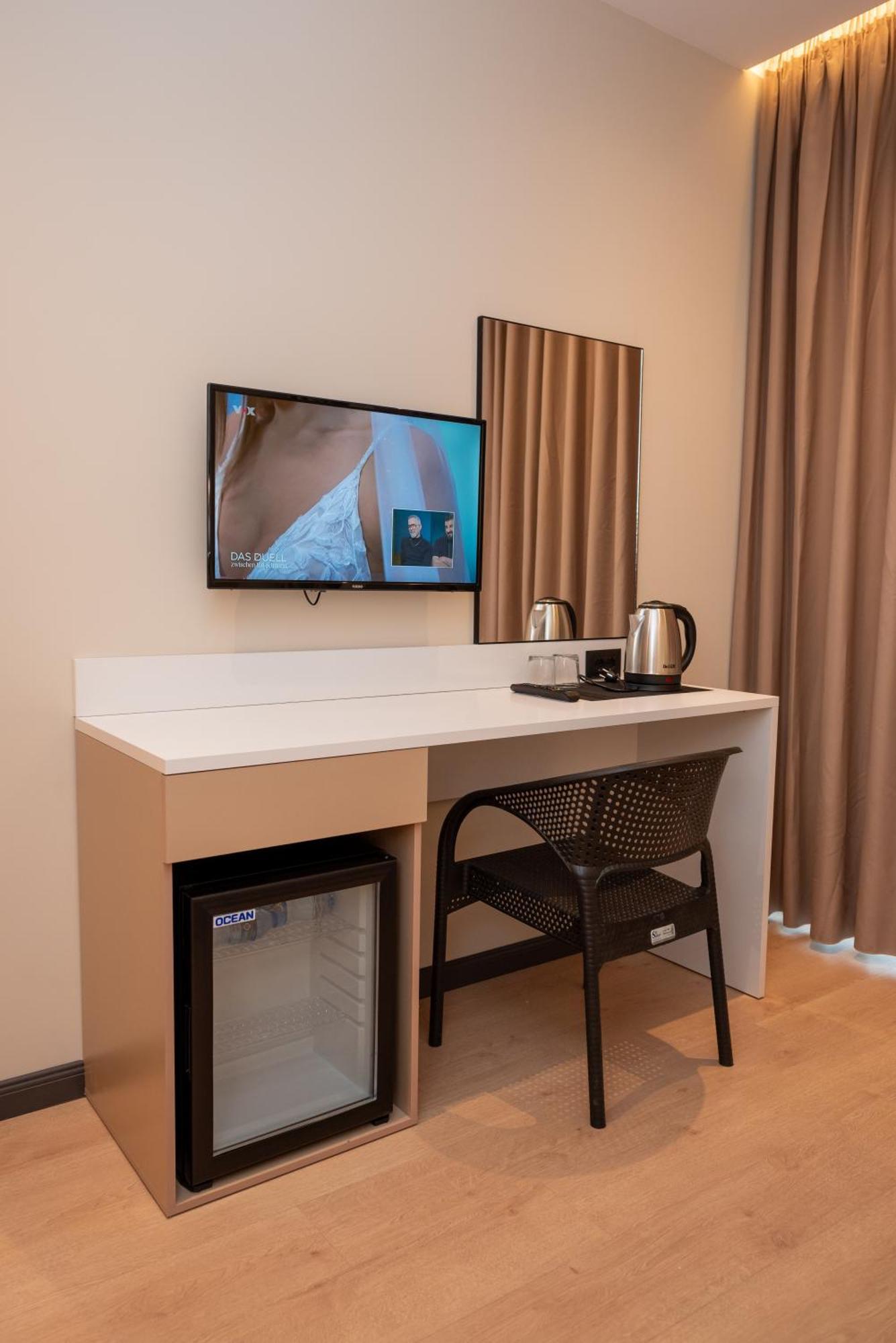 Calma Boutique Hotel Влёра Экстерьер фото