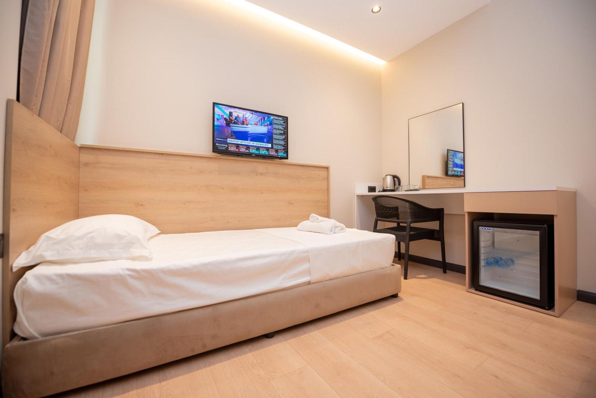 Calma Boutique Hotel Влёра Экстерьер фото